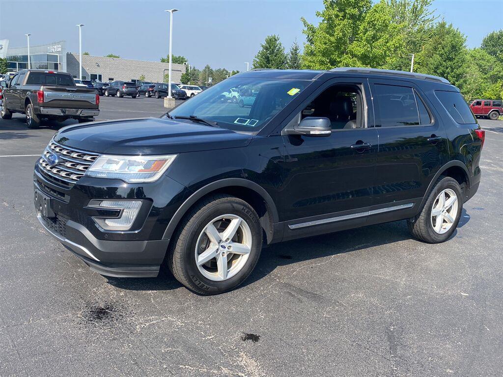 Used 2017 Shadow Black Ford XLT image 6