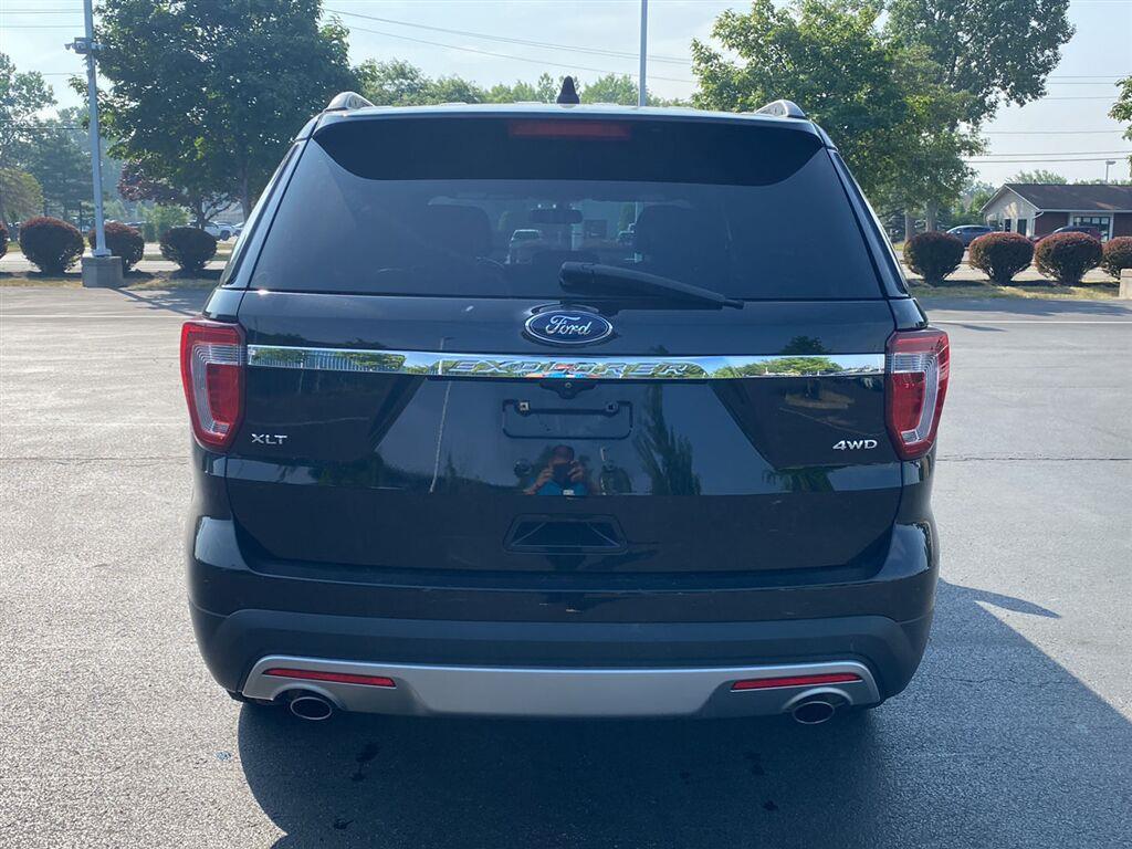 Used 2017 Shadow Black Ford XLT image 9