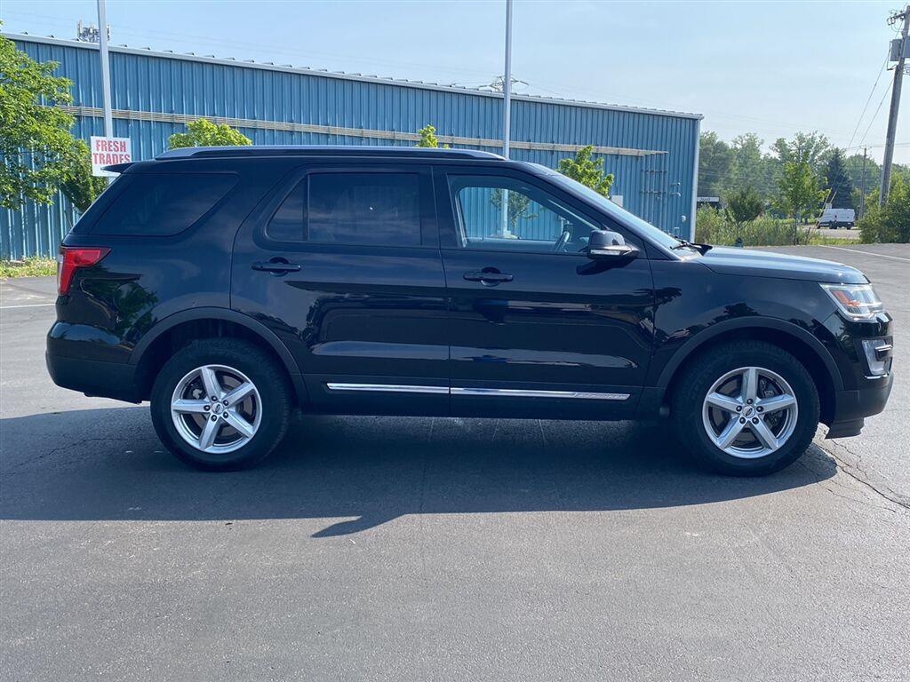 Used 2017 Shadow Black Ford XLT image 11