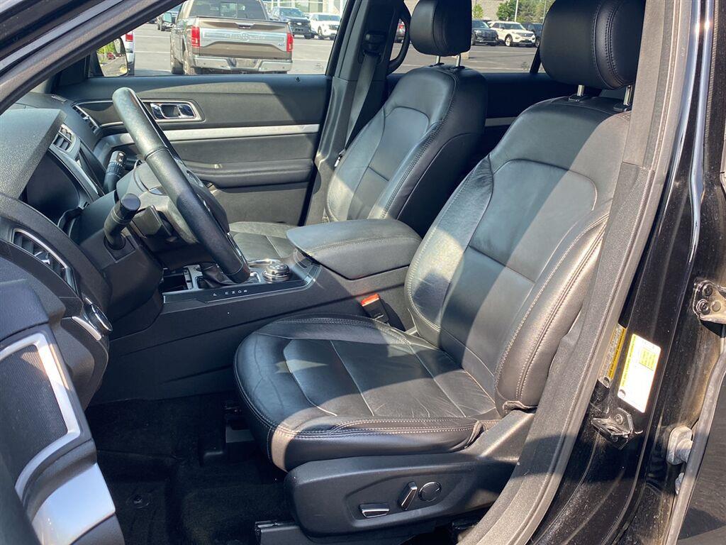 Used 2017 Shadow Black Ford XLT image 2