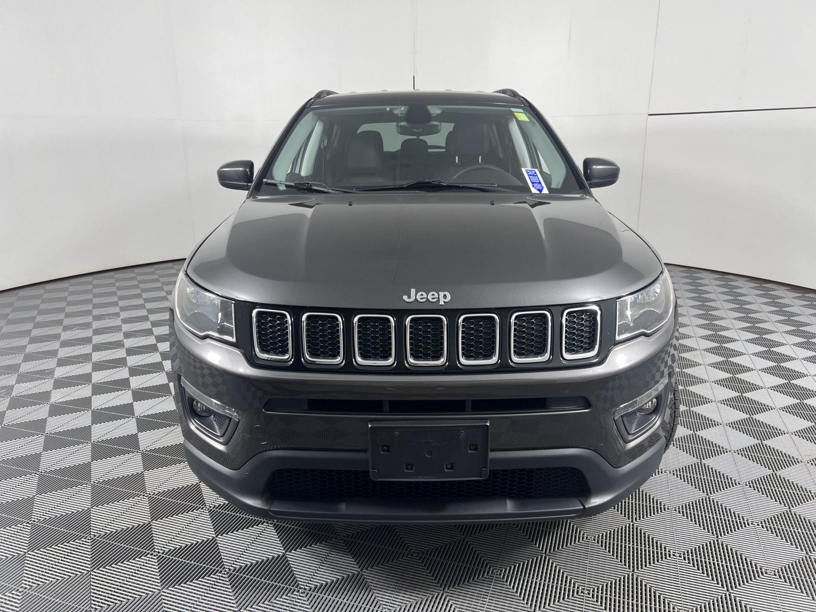 Used 2018 Granite Crystal Metallic Clearcoat Jeep Latitude image 5