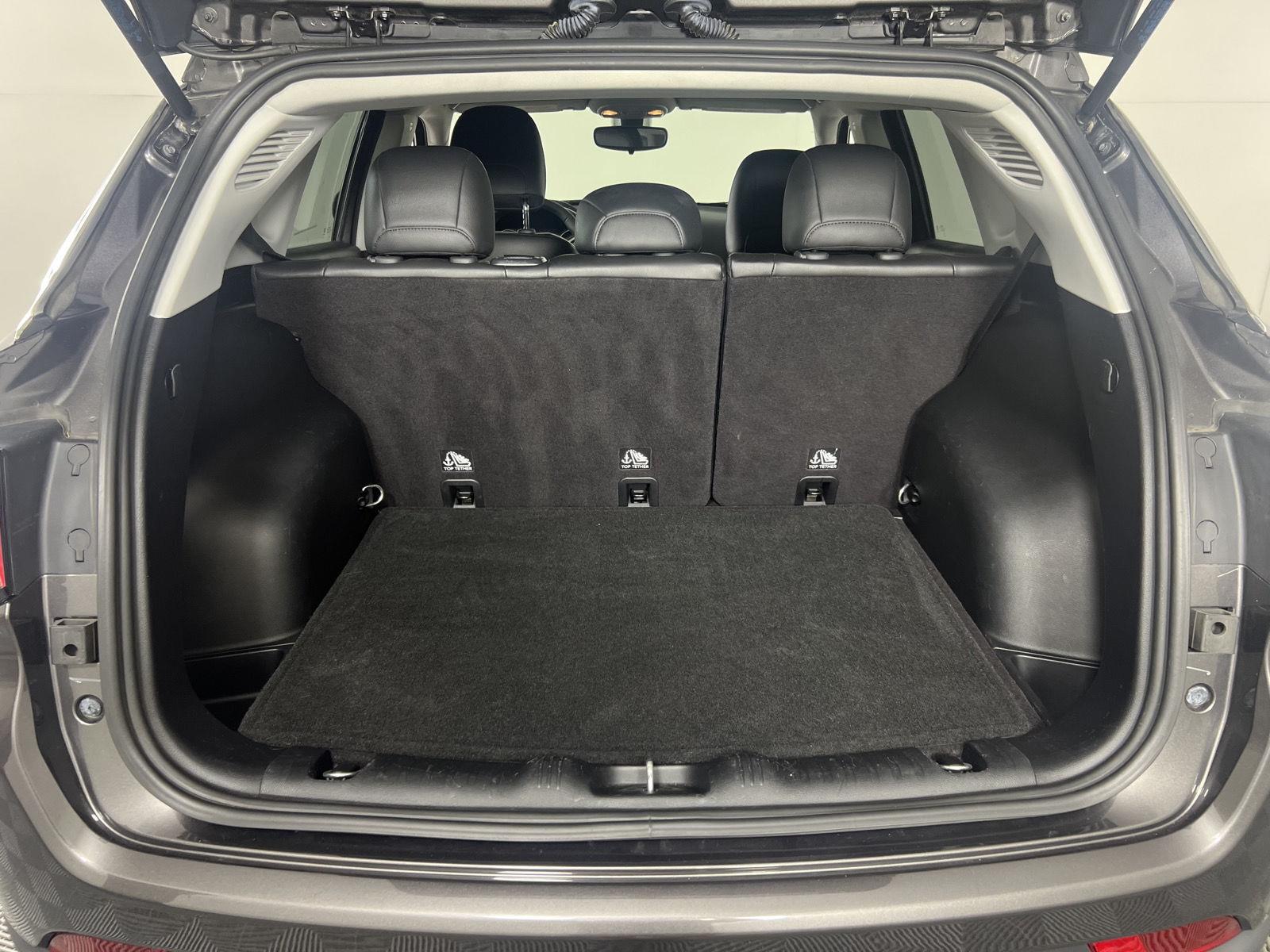 Used 2018 Granite Crystal Metallic Clearcoat Jeep Latitude image 20