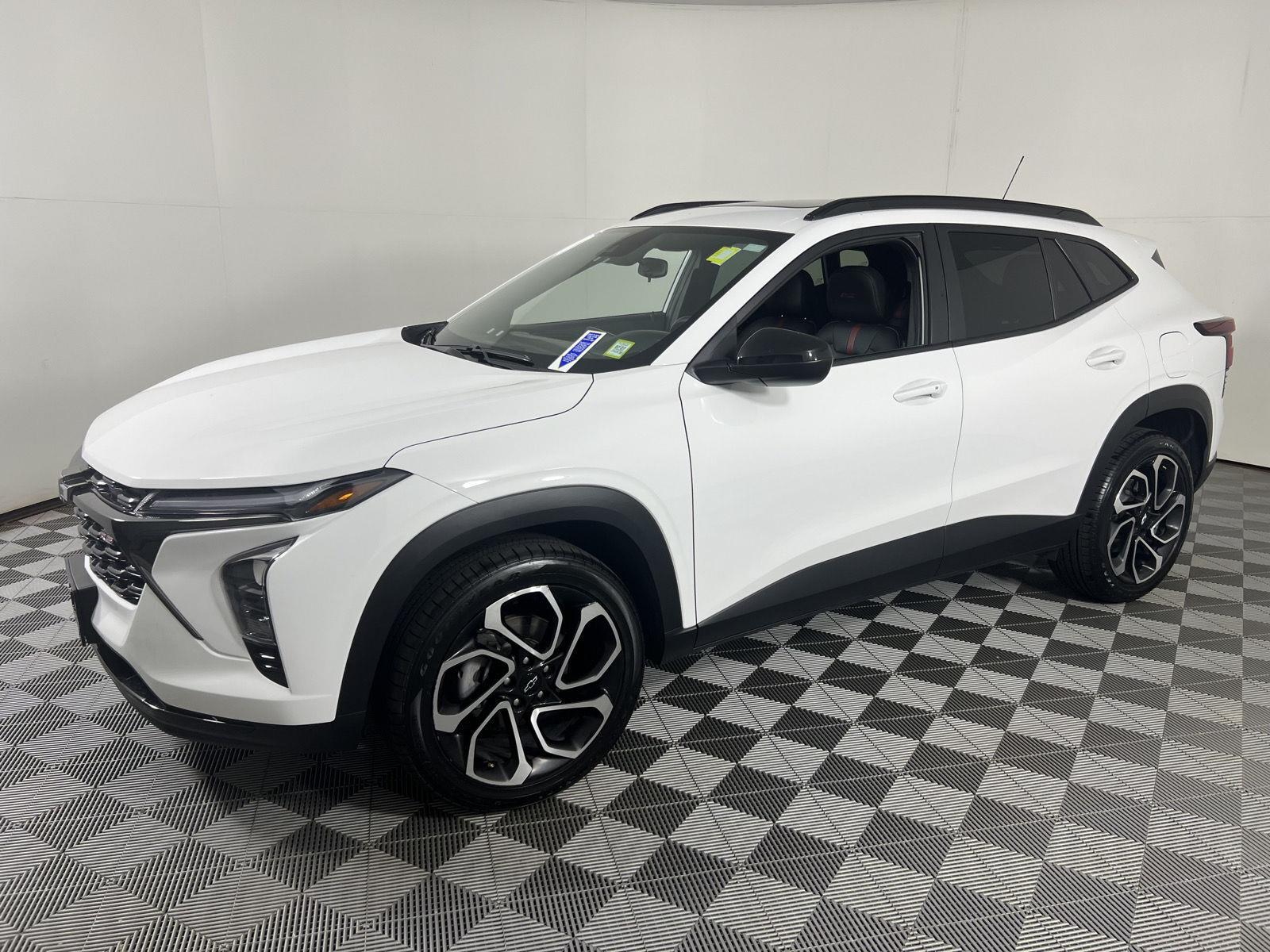 Used 2024 Summit White Chevrolet 2RS image 8