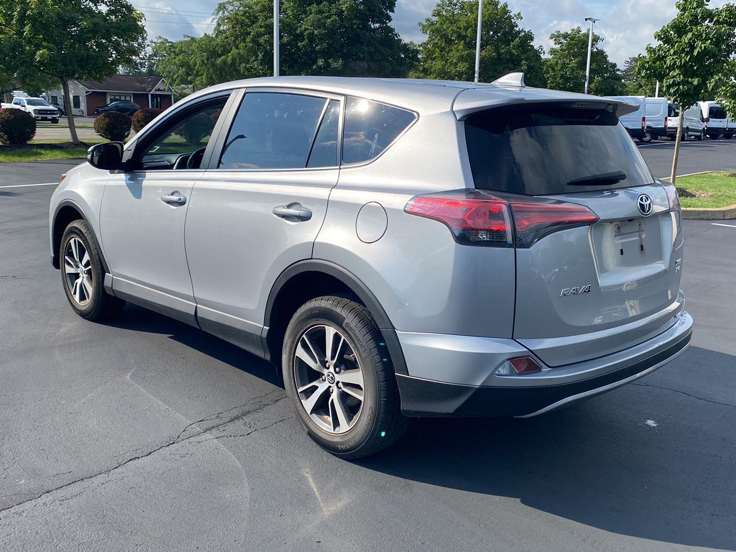 Used 2018 Silver Sky Metallic Toyota XLE image 5