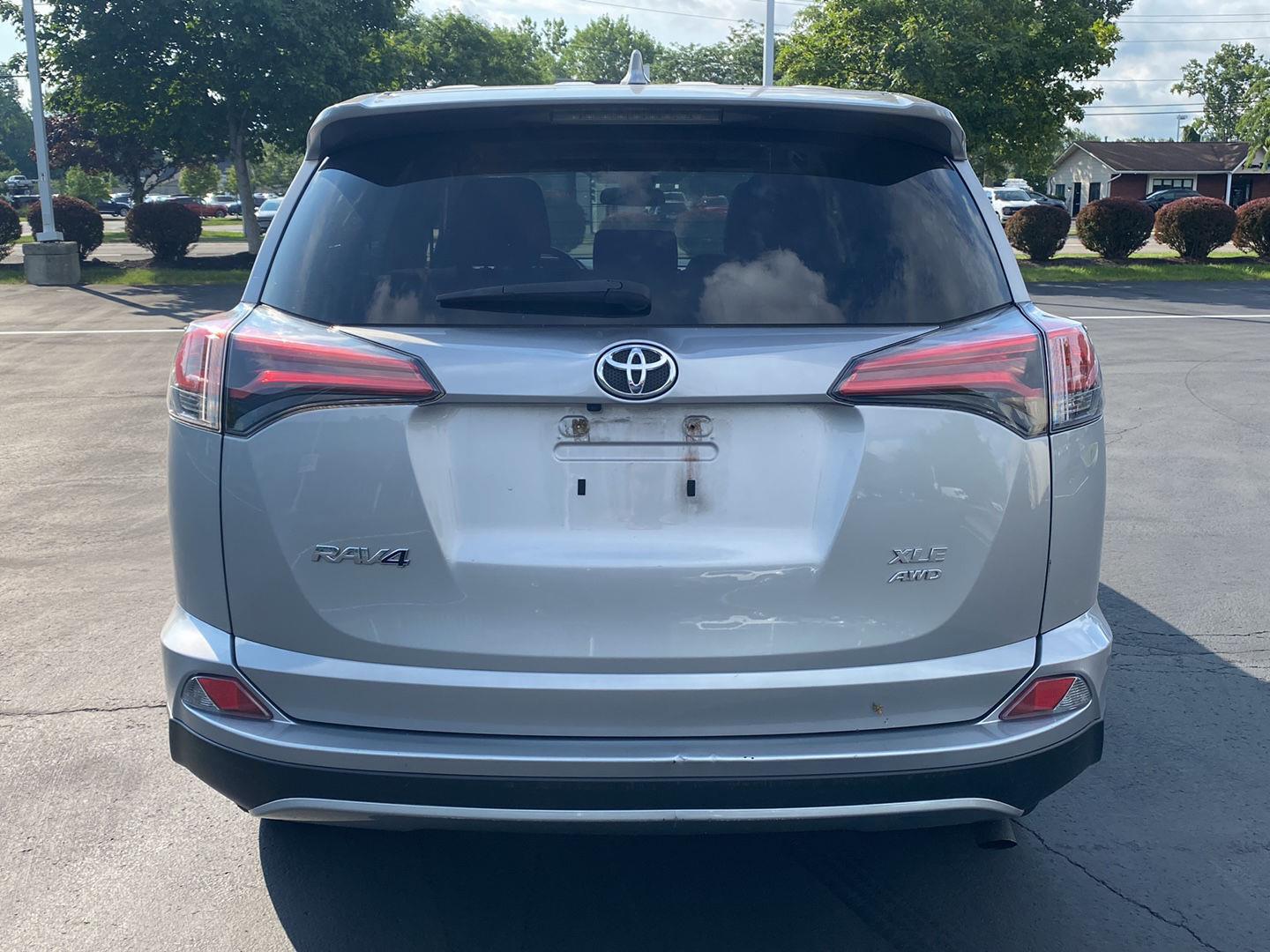 Used 2018 Silver Sky Metallic Toyota XLE image 6