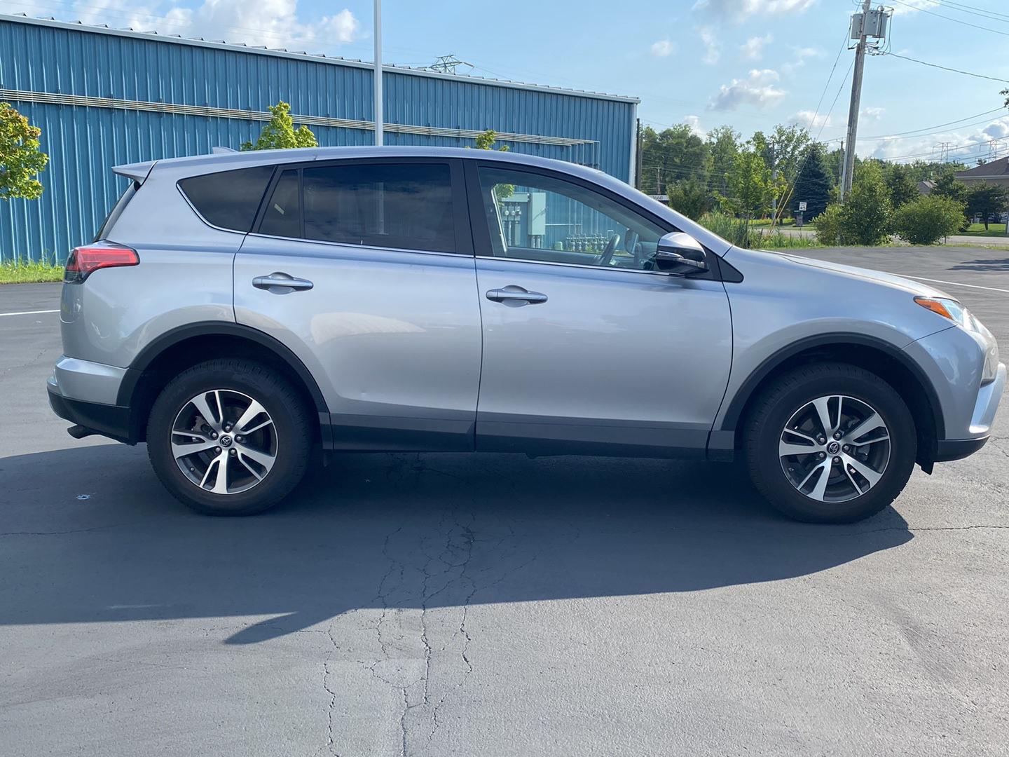 Used 2018 Silver Sky Metallic Toyota XLE image 8