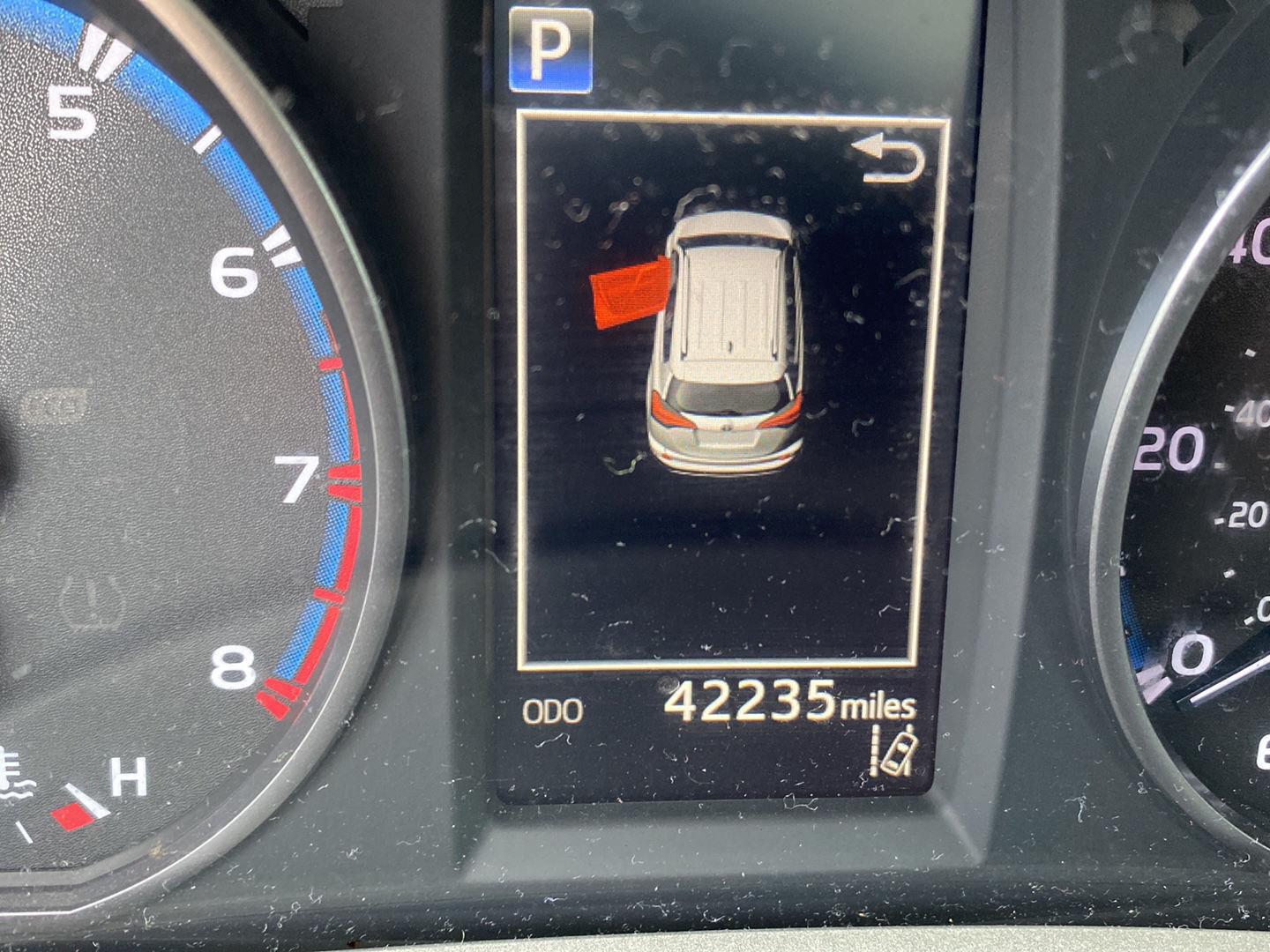 Used 2018 Silver Sky Metallic Toyota XLE image 19