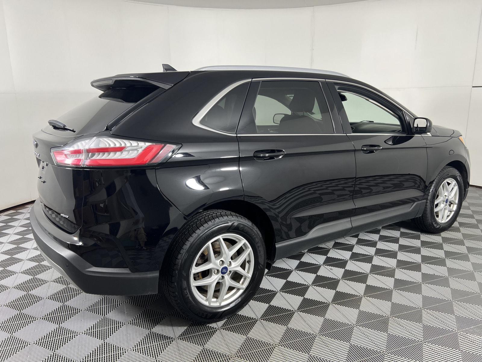 Used 2022 Agate Black Ford SEL image 10