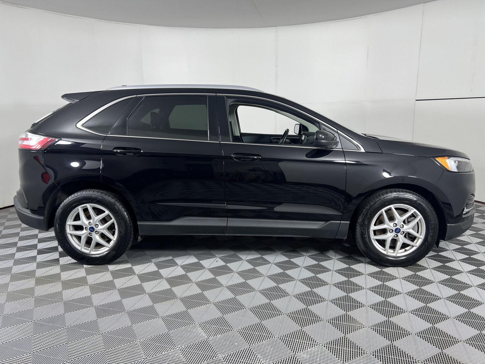 Used 2022 Agate Black Ford SEL image 11