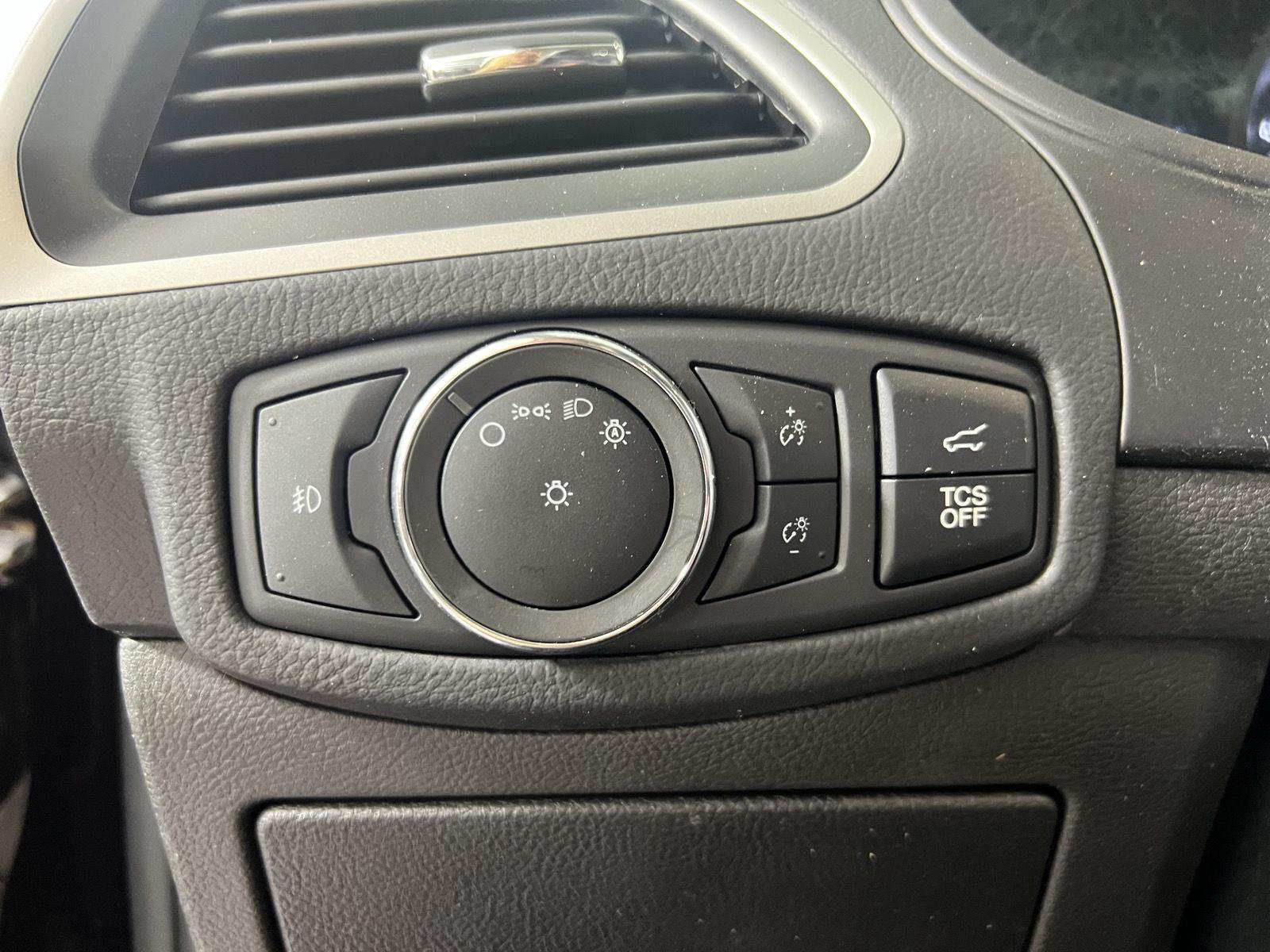 Used 2022 Agate Black Ford SEL image 16