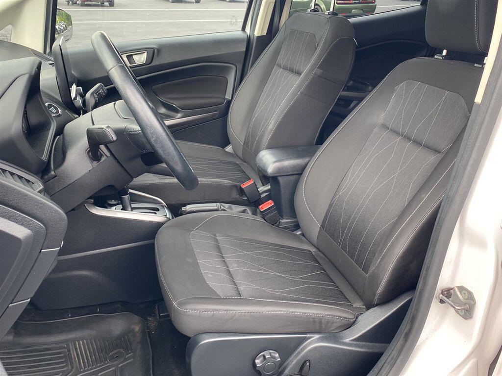 Used 2020 White Platinum Metallic Tri-Coat Ford SE image 2
