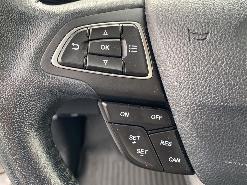 Used 2020 White Platinum Metallic Tri-Coat Ford SE image 19