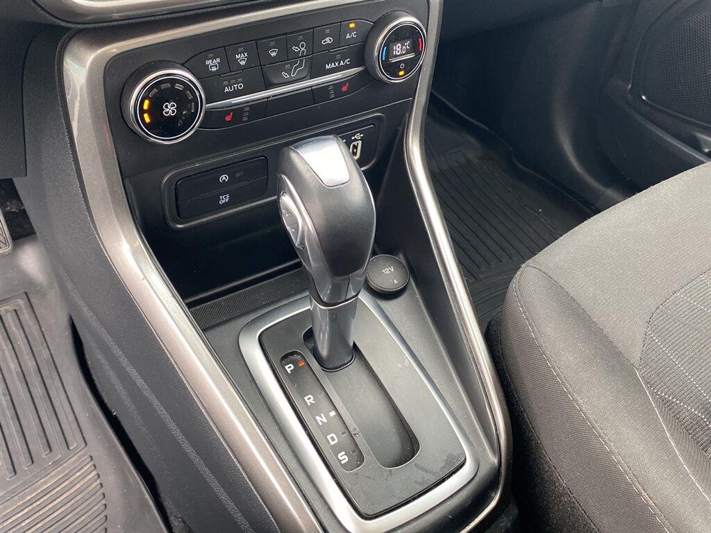 Used 2020 White Platinum Metallic Tri-Coat Ford SE image 21