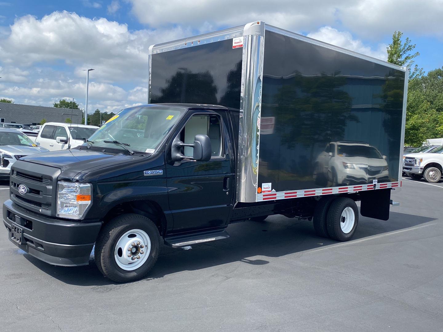 Used 2027 Wh Ford SD image 3
