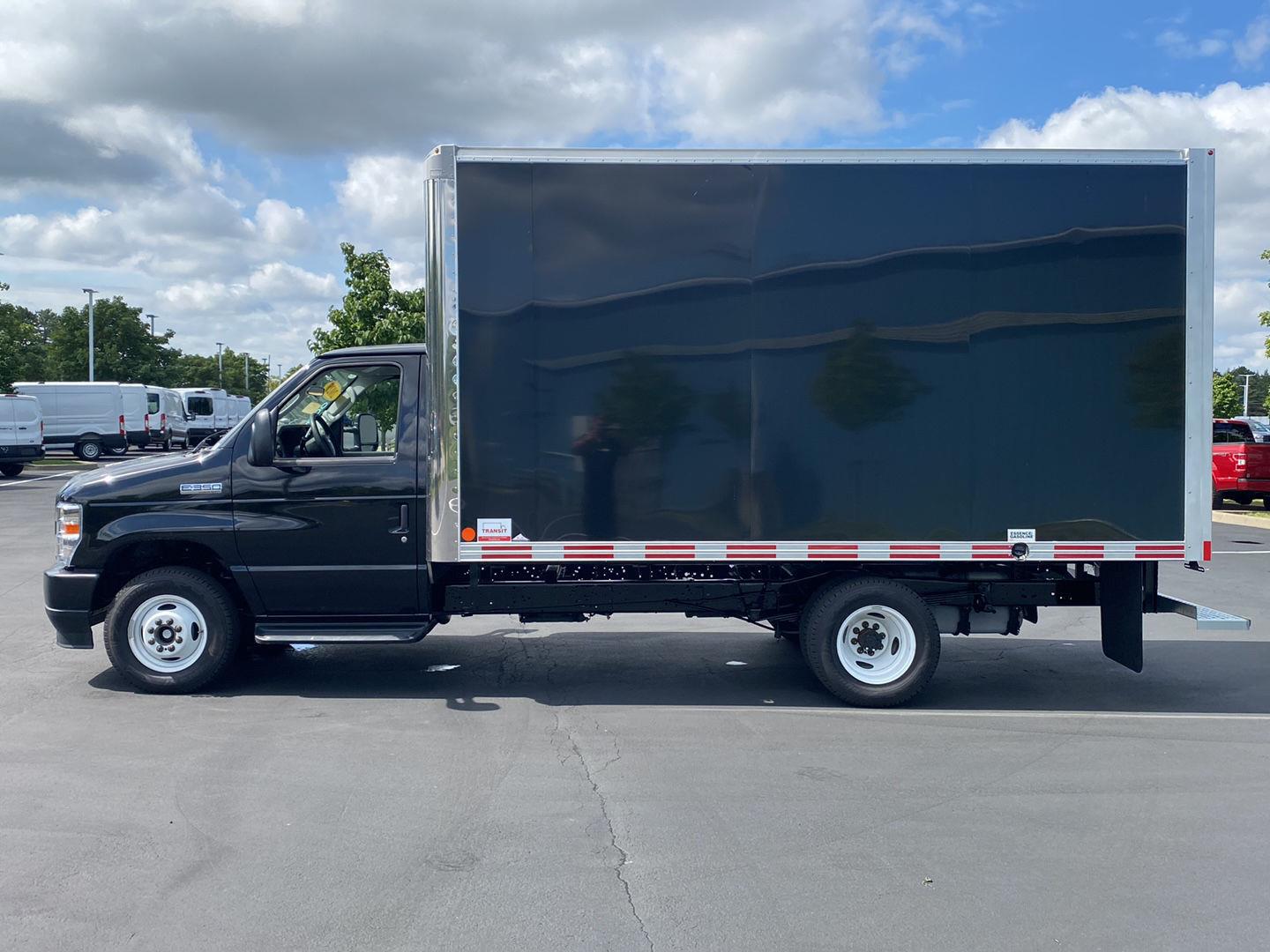 Used 2027 Wh Ford SD image 4