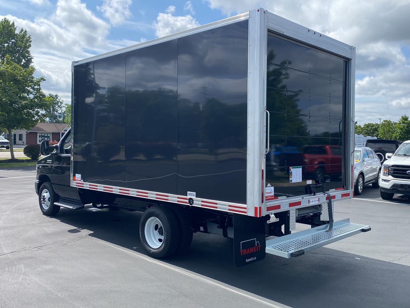 Used 2027 Wh Ford SD image 5