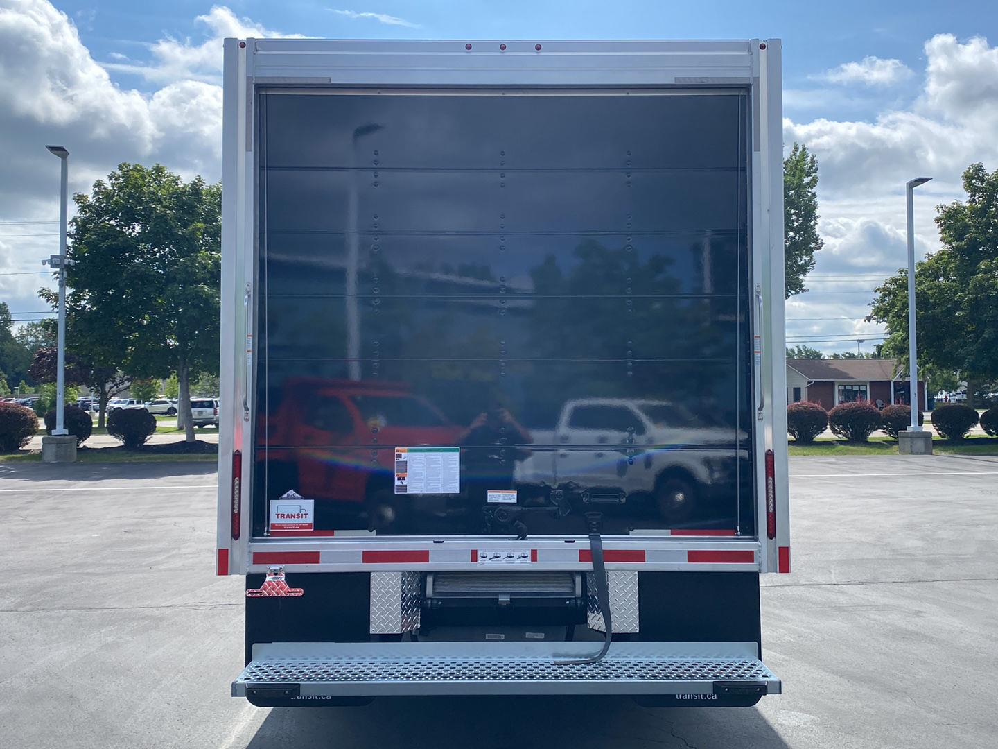 Used 2027 Wh Ford SD image 6