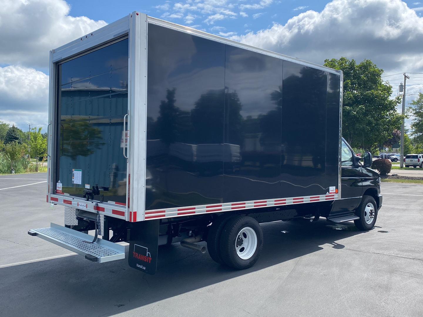 Used 2027 Wh Ford SD image 7
