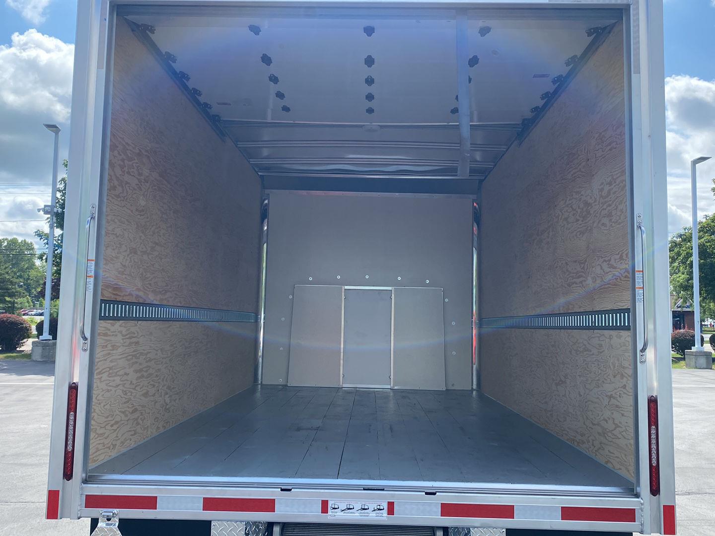 Used 2027 Wh Ford SD image 10