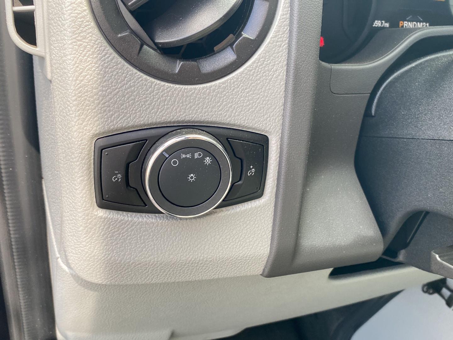 Used 2027 Wh Ford SD image 14