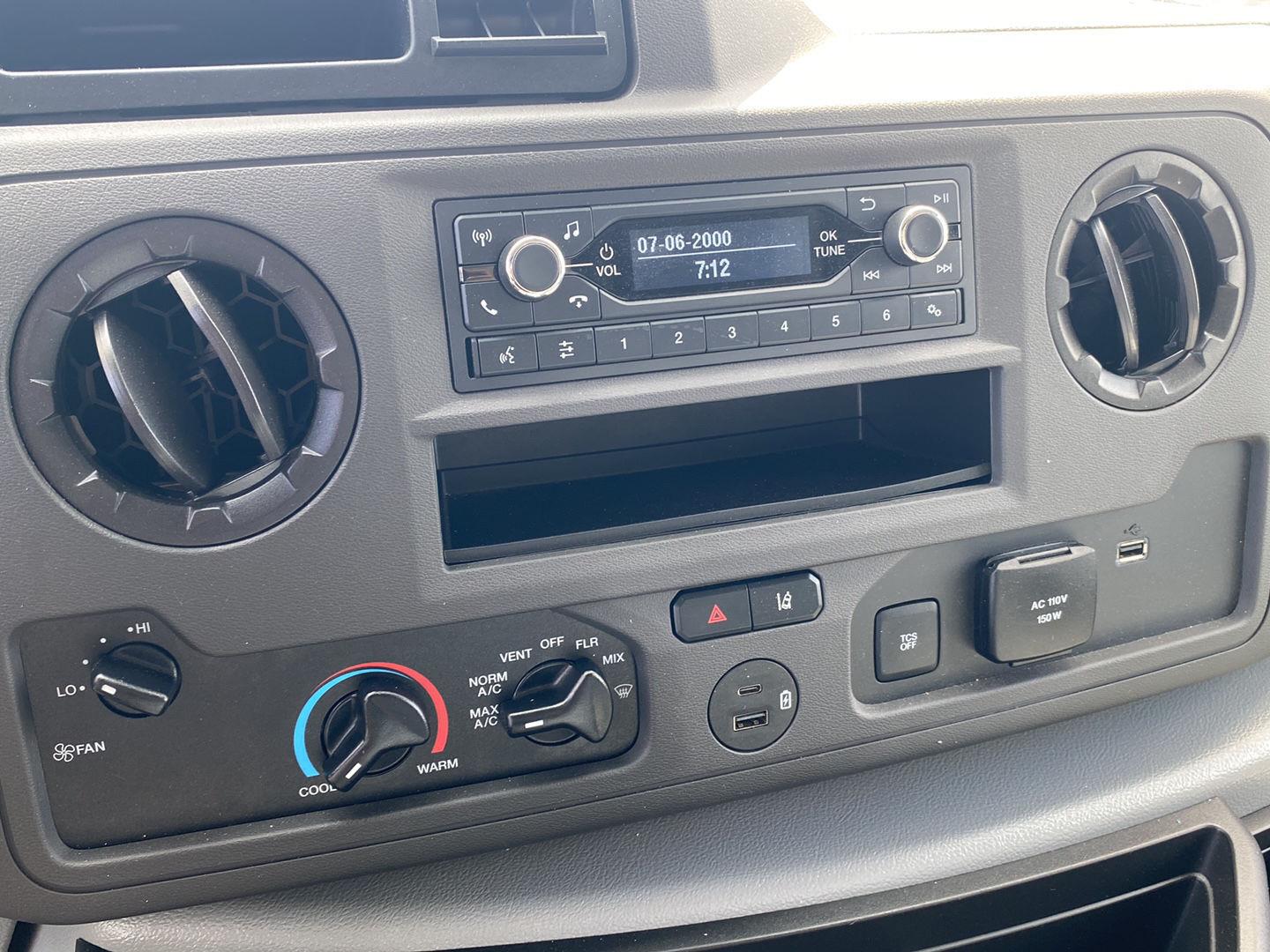 Used 2027 Wh Ford SD image 18