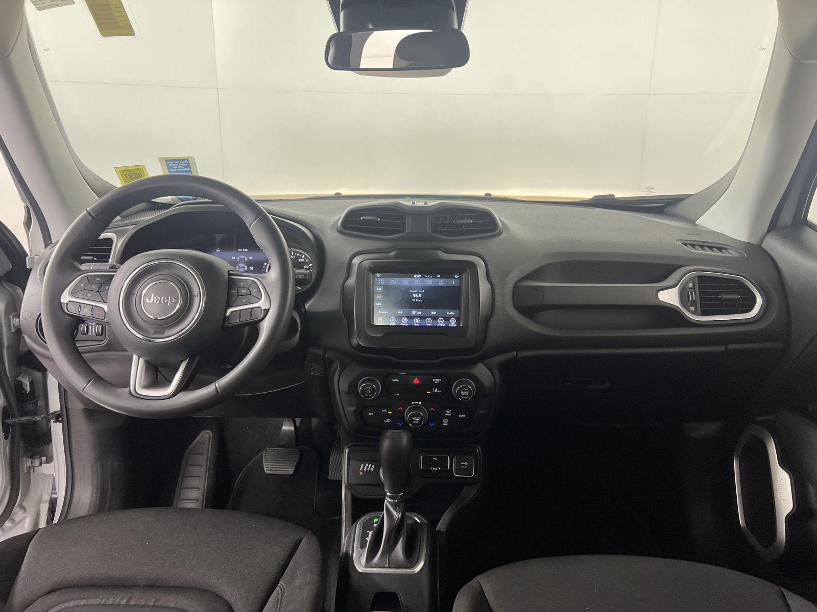Used 2021 Glacier Metallic Clearcoat Jeep Latitude image 4