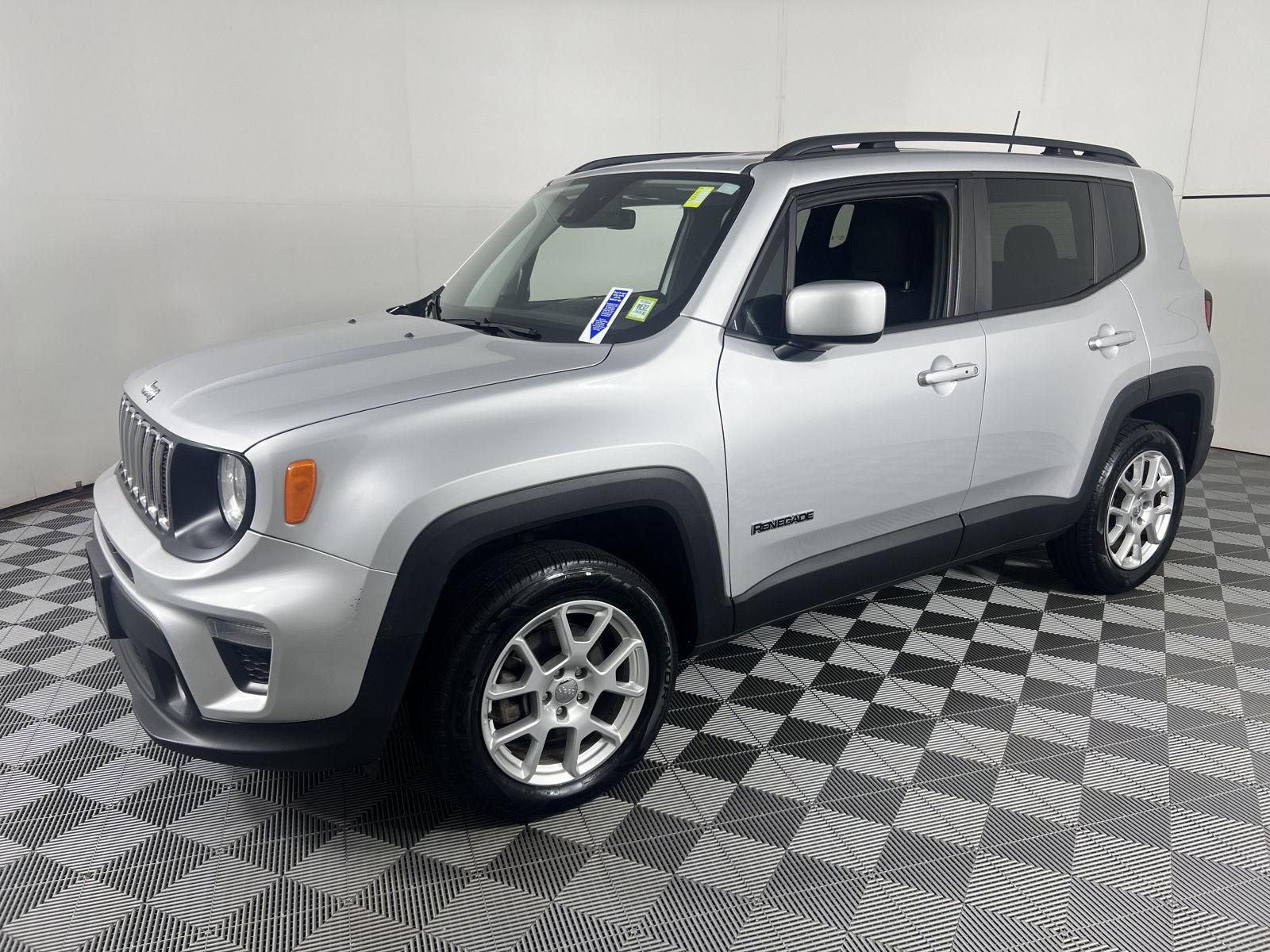 Used 2021 Glacier Metallic Clearcoat Jeep Latitude image 7