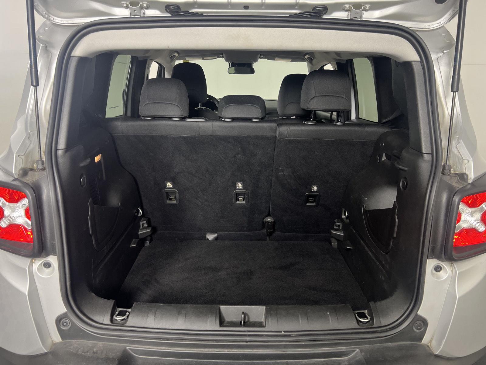 Used 2021 Glacier Metallic Clearcoat Jeep Latitude image 21