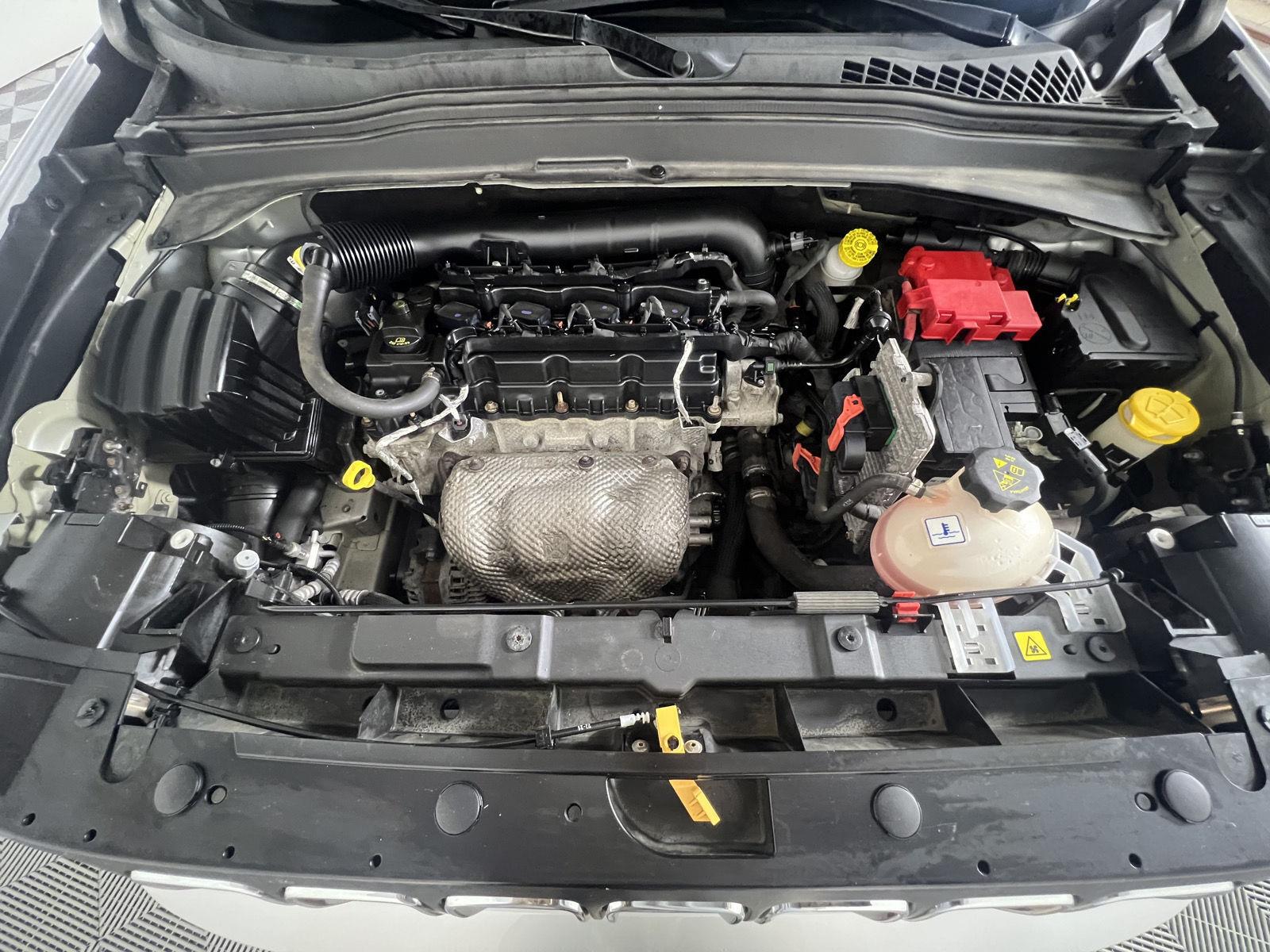 Used 2021 Glacier Metallic Clearcoat Jeep Latitude image 22