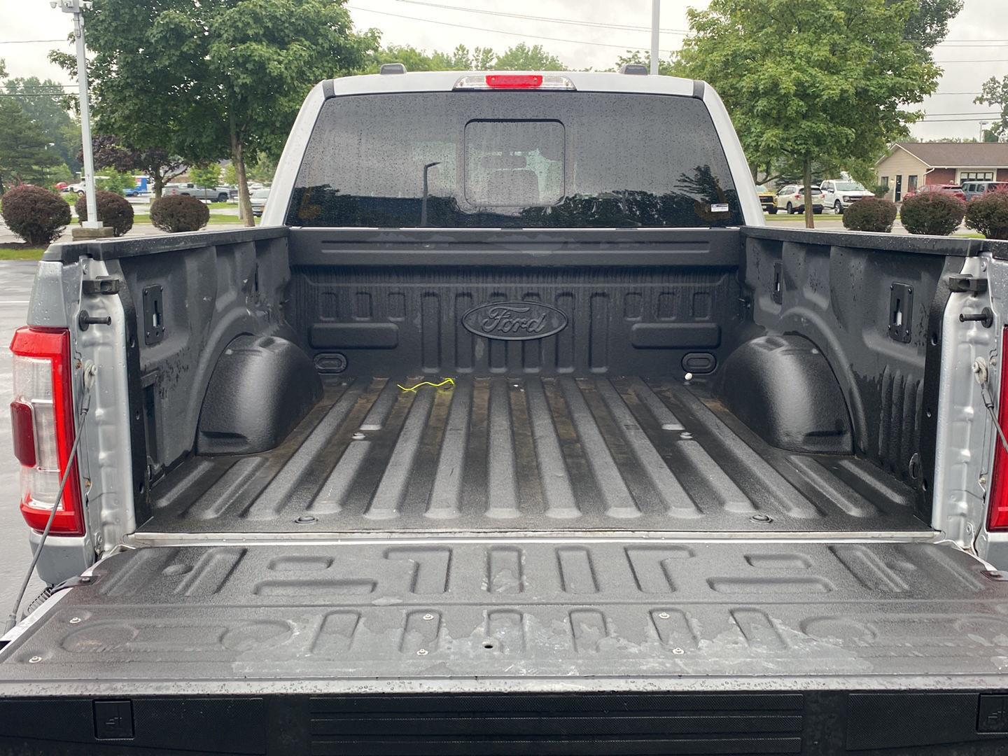 Used 2022 Iconic Silver Ford LARIAT image 13