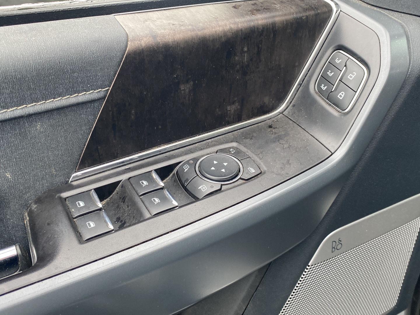 Used 2022 Iconic Silver Ford LARIAT image 15