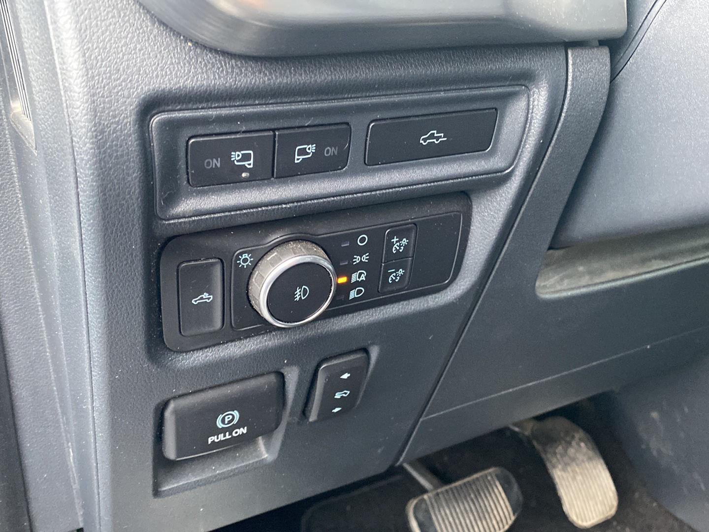 Used 2022 Iconic Silver Ford LARIAT image 16