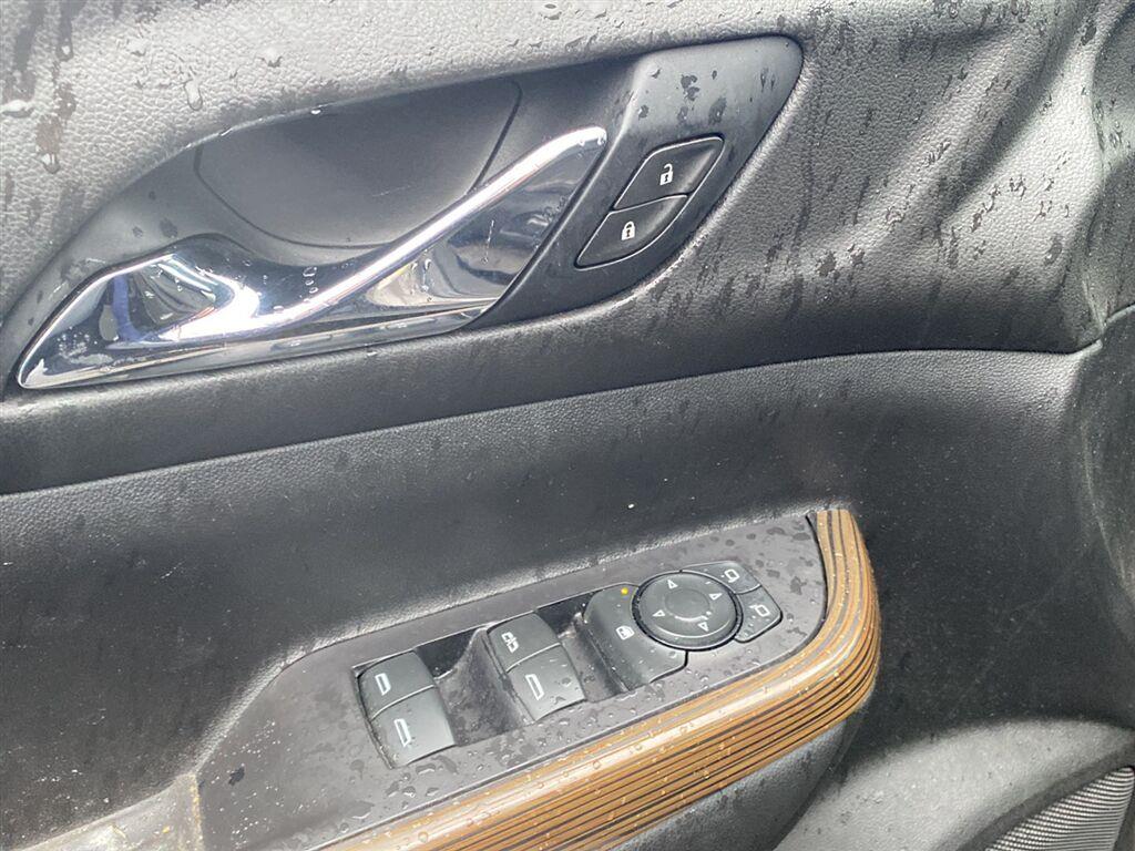 Used 2020 Smokey Quartz Metallic GMC SLE image 15