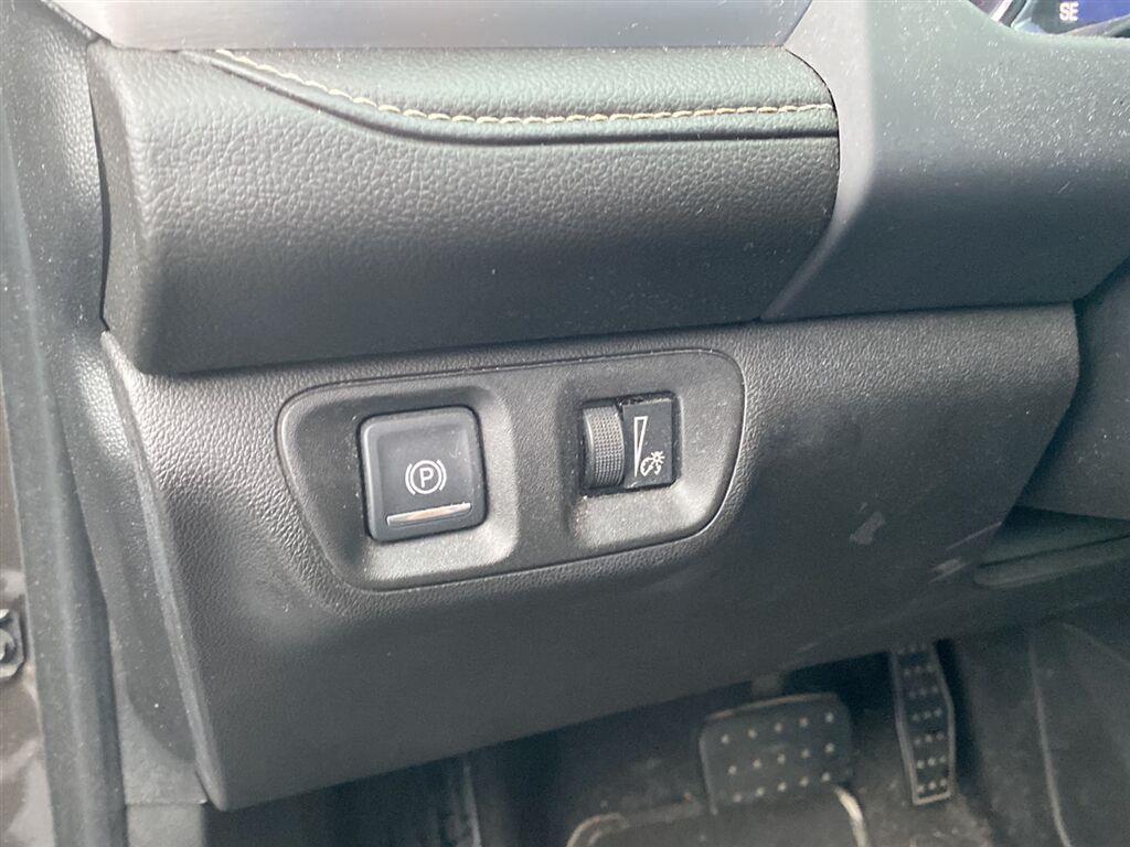 Used 2020 Smokey Quartz Metallic GMC SLE image 16
