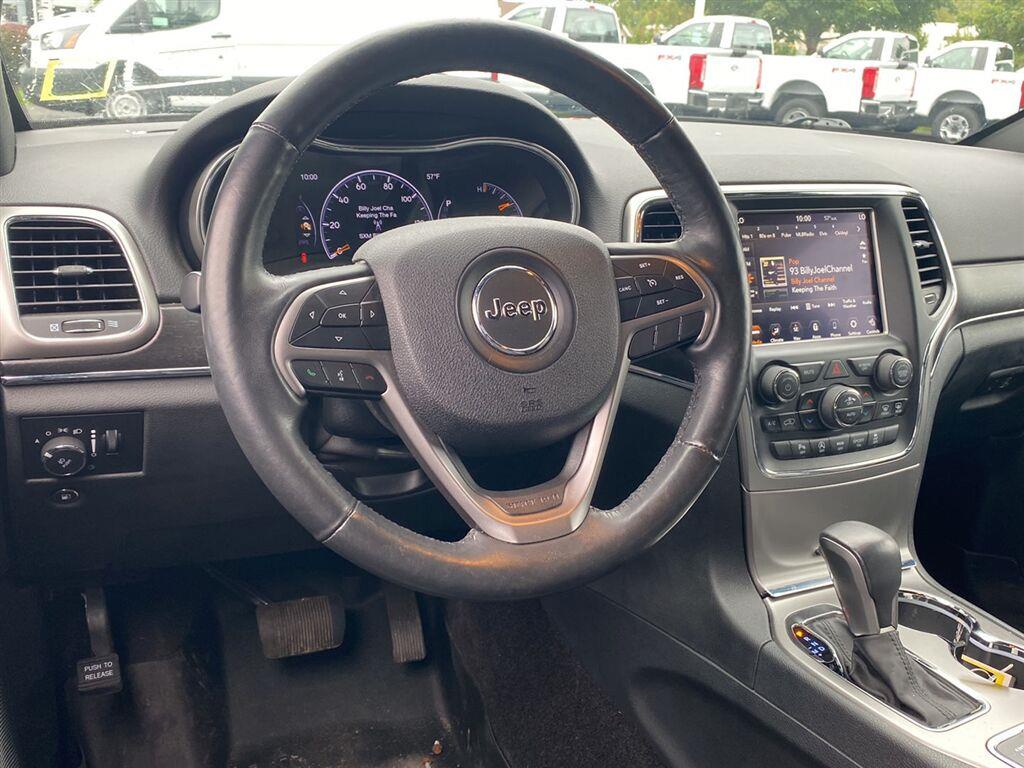 Used 2018 True Blue Pearlcoat Jeep Limited image 3