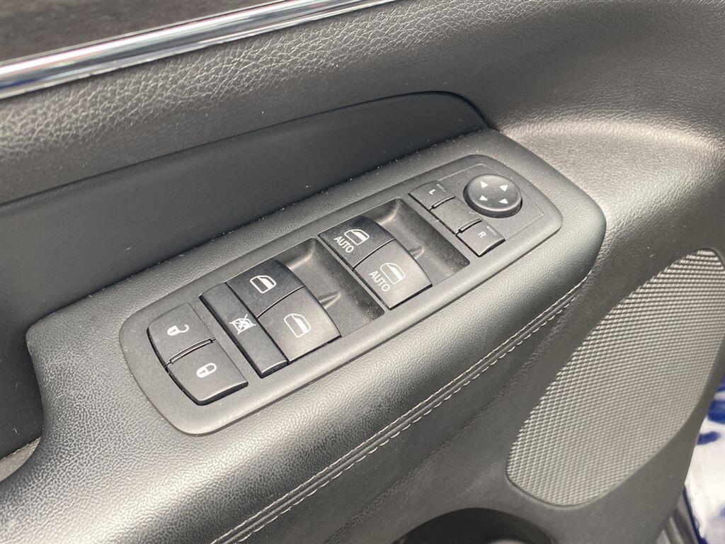 Used 2018 True Blue Pearlcoat Jeep Limited image 15