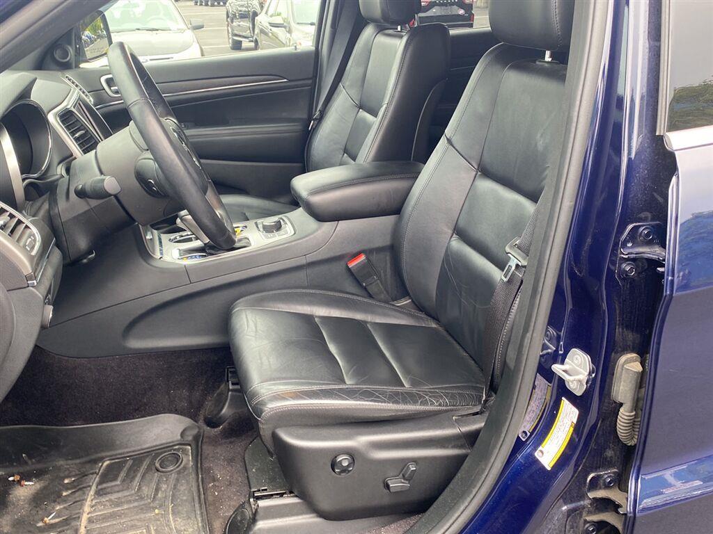 Used 2018 True Blue Pearlcoat Jeep Limited image 2