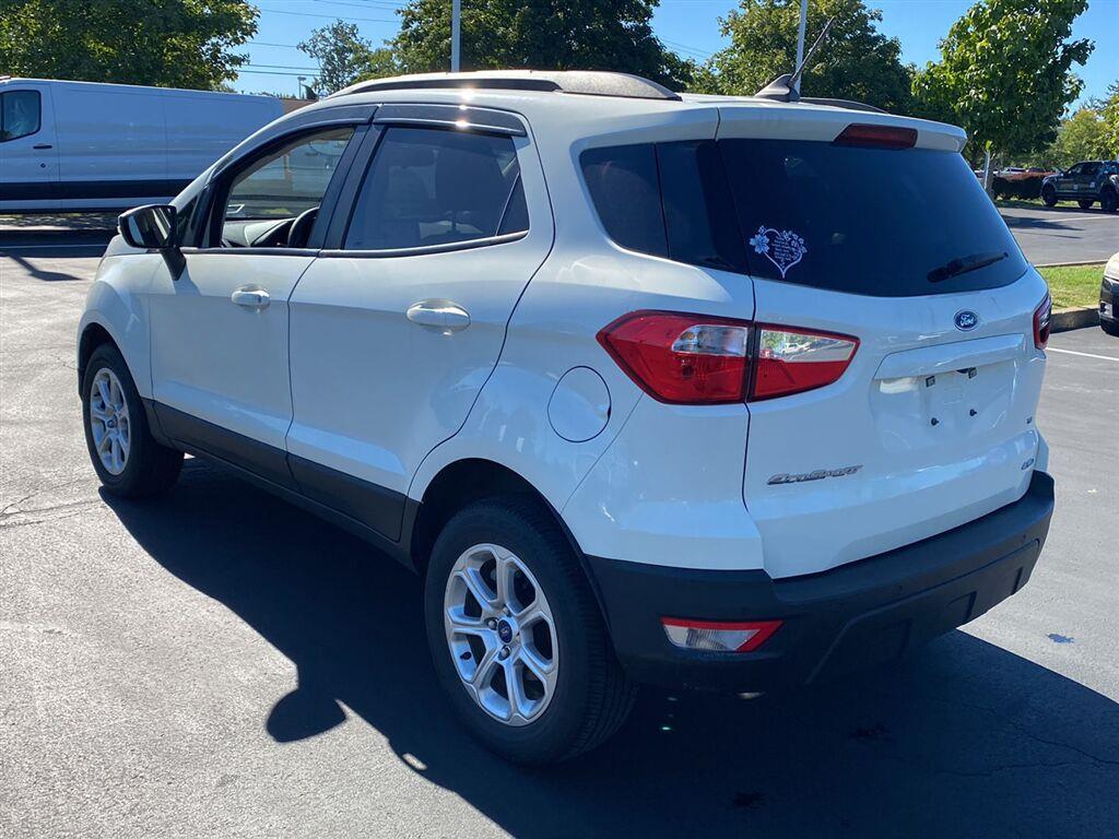 Used 2022 Diamond White Ford SE image 9