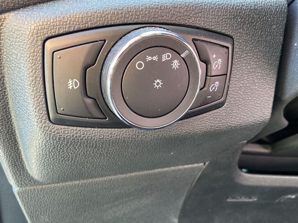 Used 2022 Diamond White Ford SE image 16