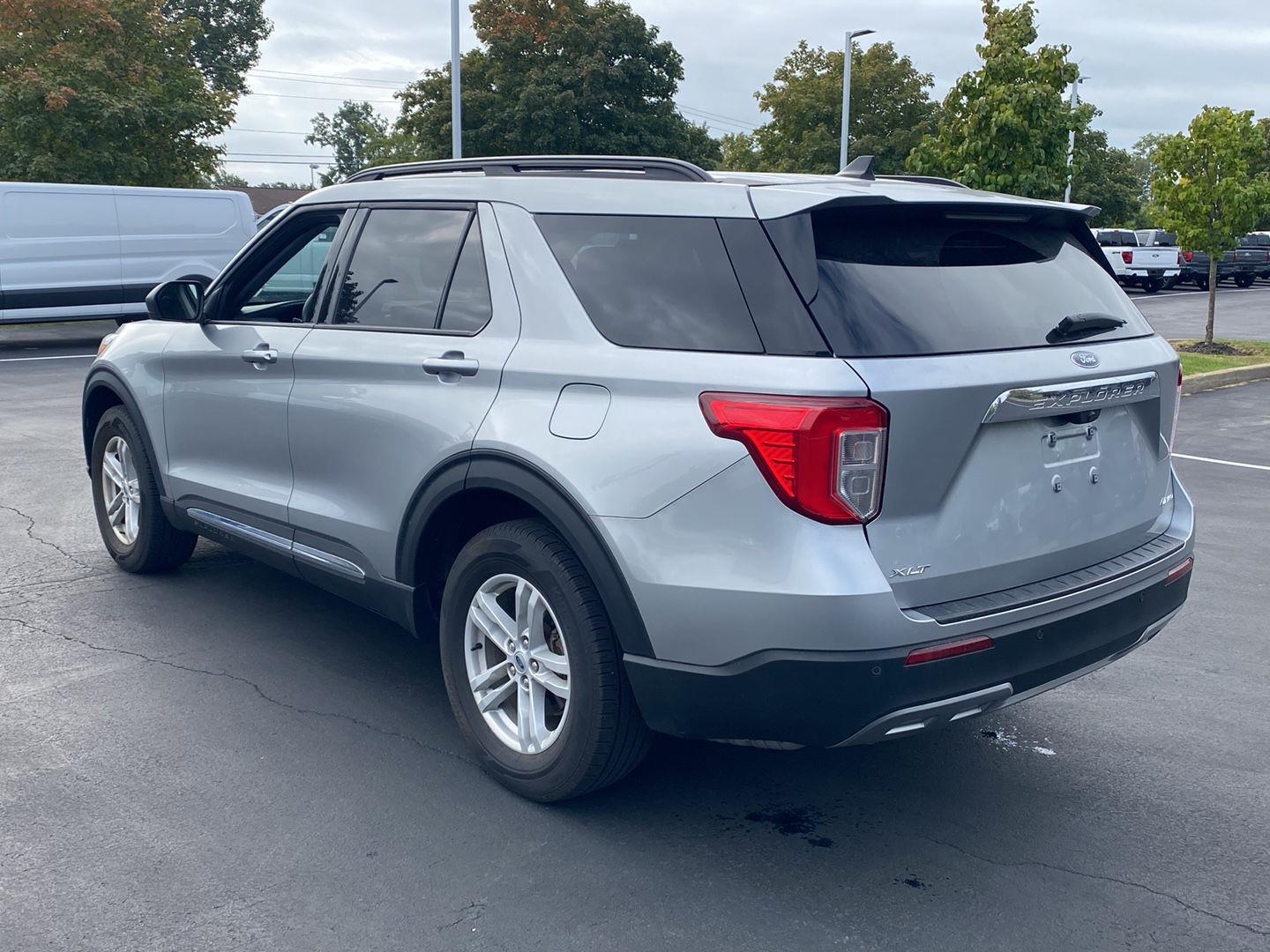 Used 2023 Iconic Silver Ford XLT image 8