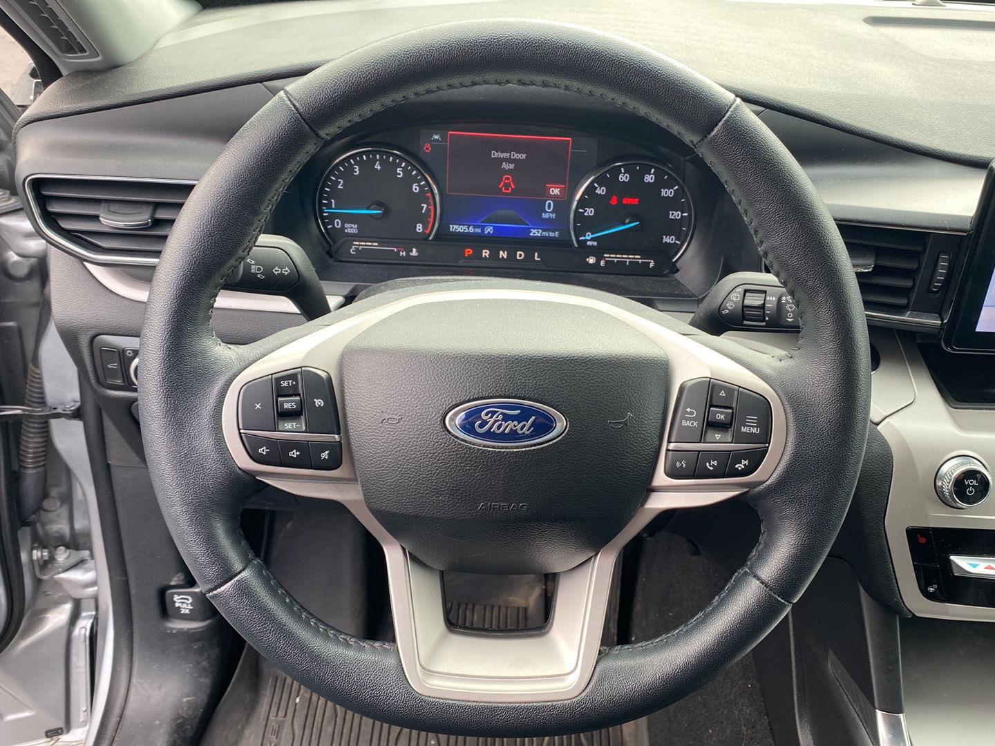 Used 2023 Iconic Silver Ford XLT image 17