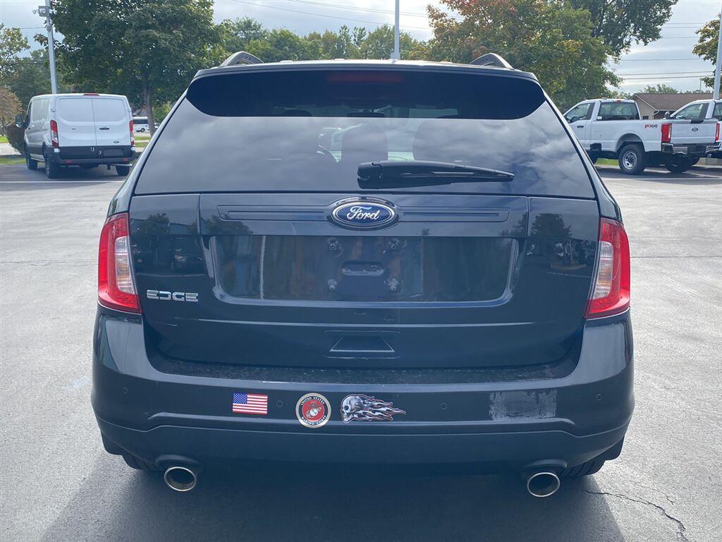 Used 2013 Tuxedo Black Metallic Ford SE image 9