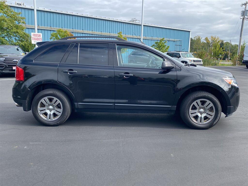 Used 2013 Tuxedo Black Metallic Ford SE image 11