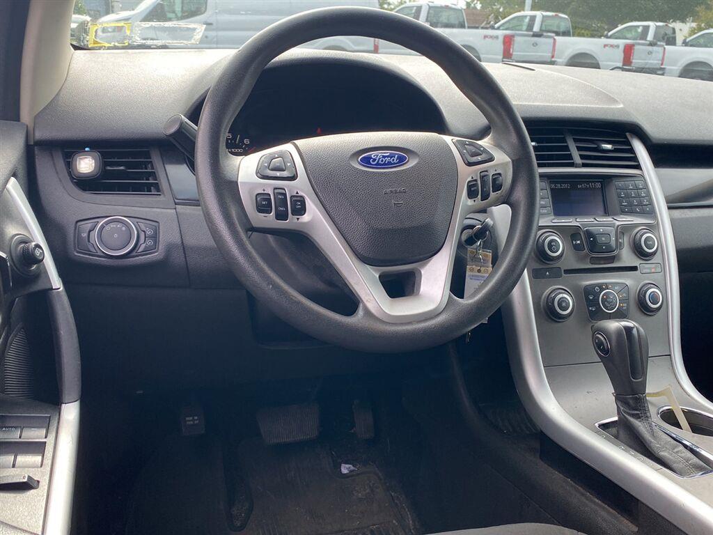 Used 2013 Tuxedo Black Metallic Ford SE image 3
