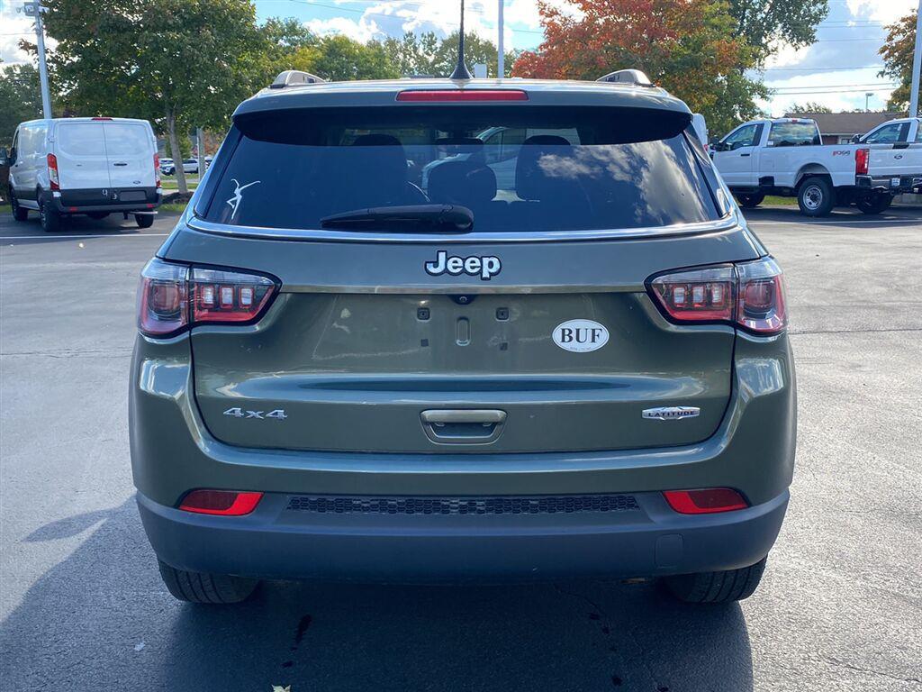 Used 2021 Olive Green Pearlcoat Jeep Latitude image 9