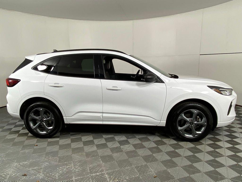 Used 2023 Oxford White Ford ST-Line image 11