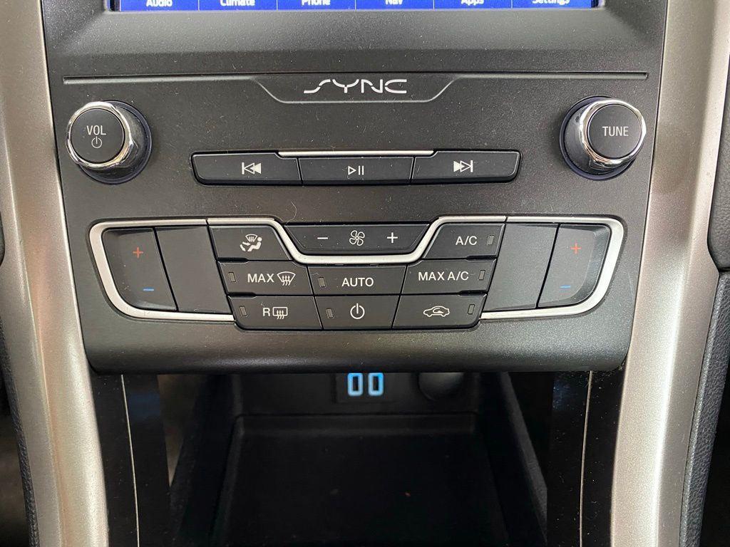 Used 2020 Black Metallic Ford SE image 18