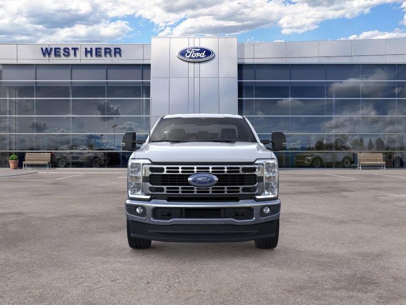 New 2026 Oxford White Ford XLT image 7