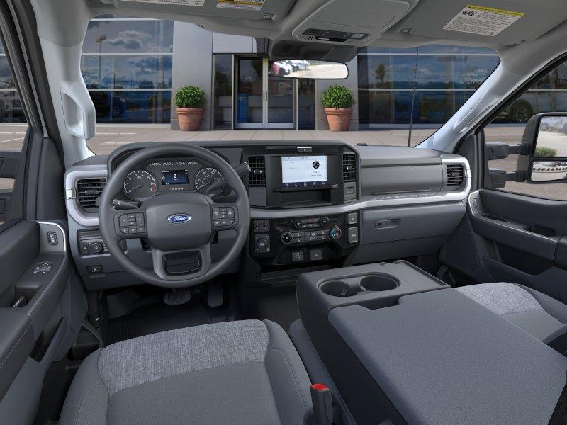 New 2026 Oxford White Ford XLT image 9