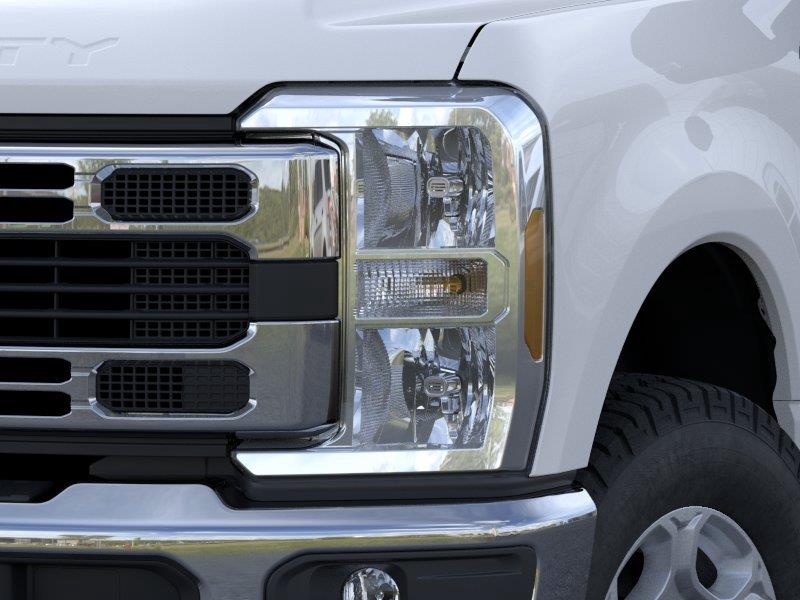 New 2026 Oxford White Ford XLT image 18
